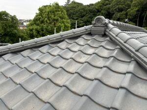 松戸市で施工している外壁塗装と屋根瓦改修工事で、棟漆喰を直し終わりました。
