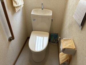松戸市でウォシュレットが壊れたので古くなったトイレ共交換です。